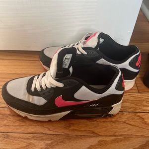 Nike air max. Used. Pink and black. Can be girls or women’s
